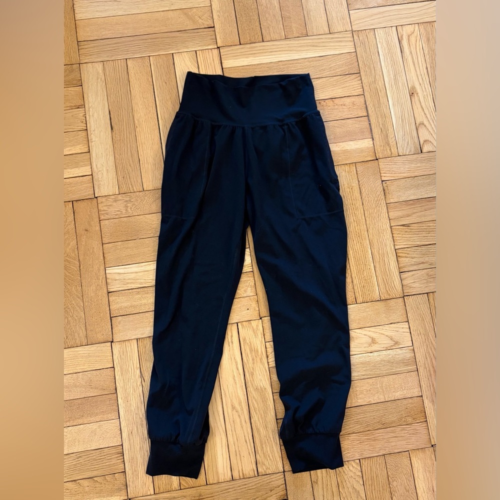 Athleta Black Salutation Jogger in Powervita material